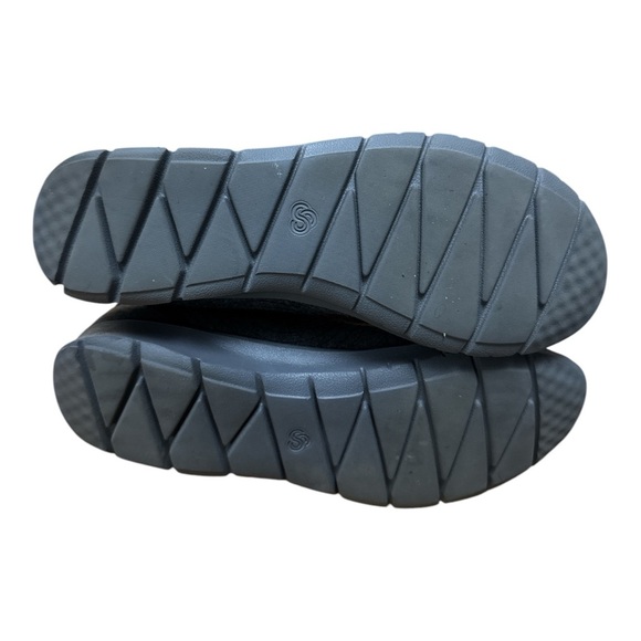 Cloudsteppers by Clarks Gray and Black Sneakers with Lace-Up Design - Picture 7 of 7